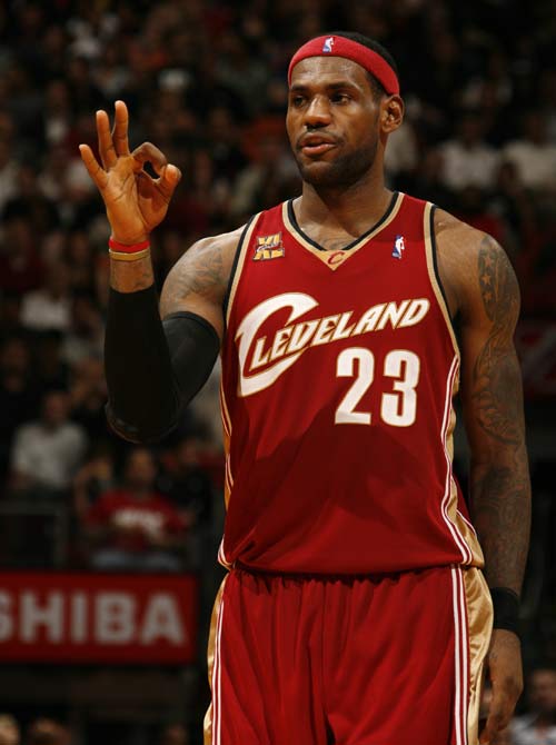 詹姆斯迎来五赛季出色发挥，中国队观众热烈欢呼！